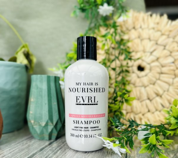 EVRL Light Hair Shampoo – Verzorgt en versterkt licht haar, biedt een zachte reiniging zonder te verzwaren. Voor een frisse, levendige look met natuurlijke zachtheid. ✨