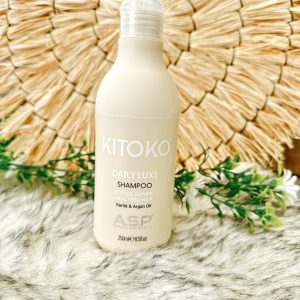 Luxe verzorging & zachtheid De Kitoko Daily Luxe Shampoo is een milde, voedende shampoo die het haar intens hydrateert en een luxueus zacht gevoel geeft. Ideaal voor dagelijks gebruik en geschikt voor alle haartypes.